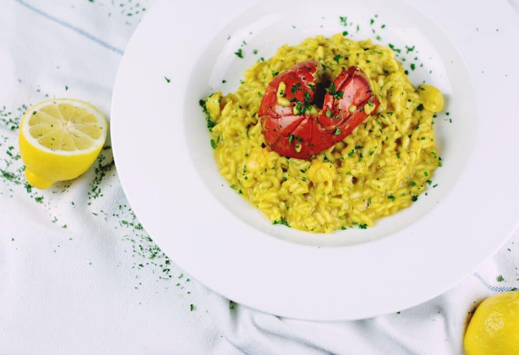 découvrez notre savoureux risotto crémeux, un plat réconfortant et délicieux, préparé avec des ingrédients frais et de qualité. idéal pour vos dîners en famille ou vos repas entre amis, ce risotto fondant en bouche ravira vos papilles à chaque bouchée.