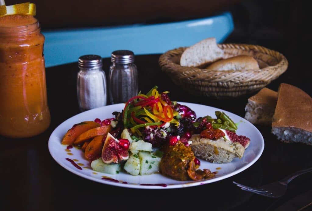 découvrez le tabbouleh, une délicieuse salade libanaise à base de boulgour, de persil frais, de tomates juteuses et d'un filet de citron. parfait pour accompagner vos plats ou en entrée légère, ce mélange savoureux est un incontournable de la cuisine méditerranéenne.